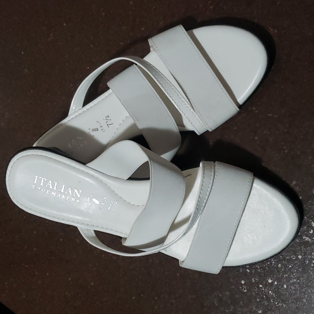 FLEX Italian Shoemaker White Sandals.  Size 7.5